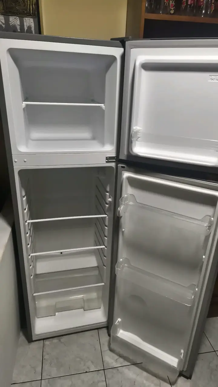 Refrigerador de dos puertas en muy buen estado $70 - 3