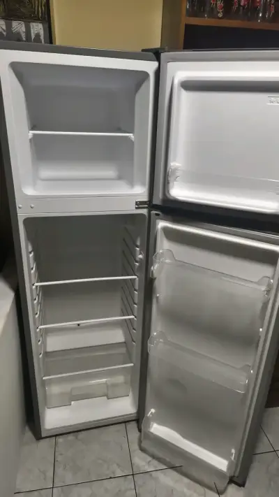 Refrigerador de dos puertas en muy buen estado $70 - miniatura 3