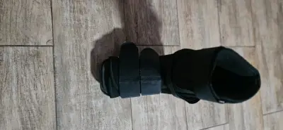 Bota ortopédica ajustable negra - miniatura 2