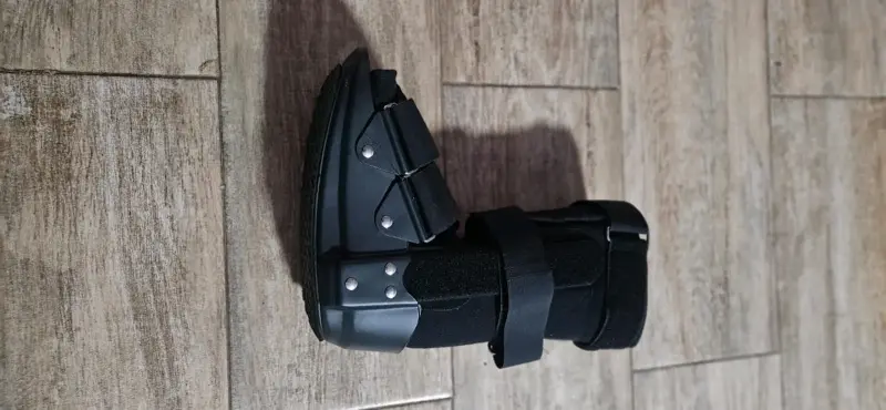 Bota ortopédica ajustable negra - 3