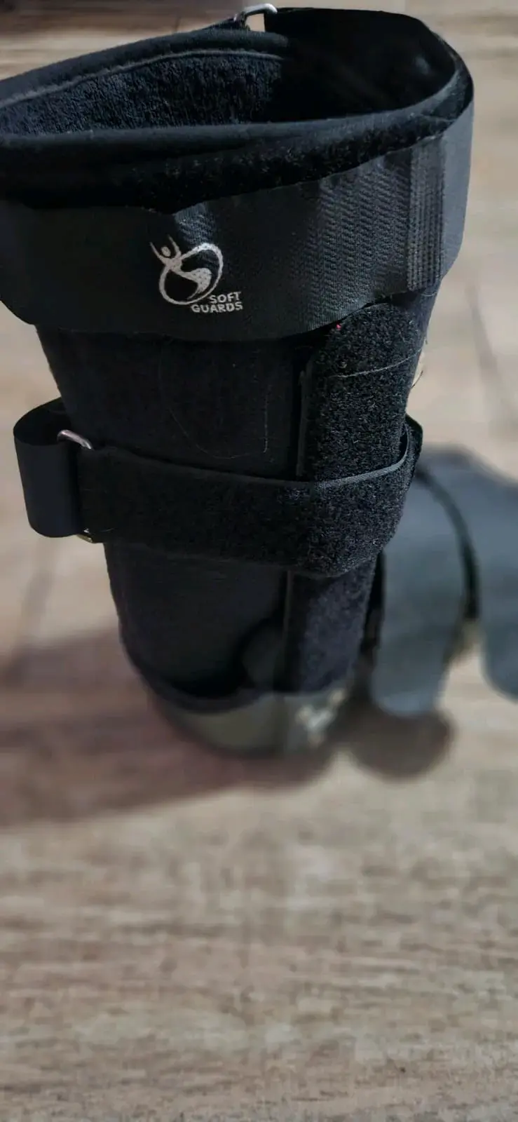 Bota ortopédica ajustable negra - 4