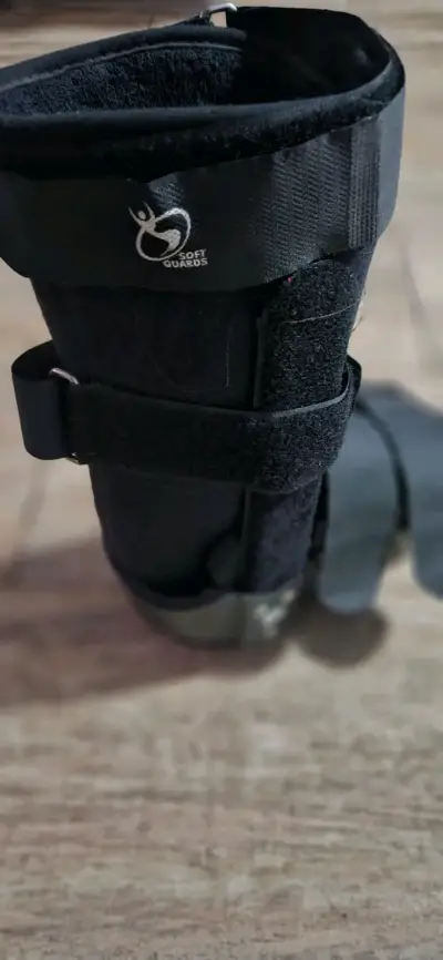 Bota ortopédica ajustable negra - miniatura 4