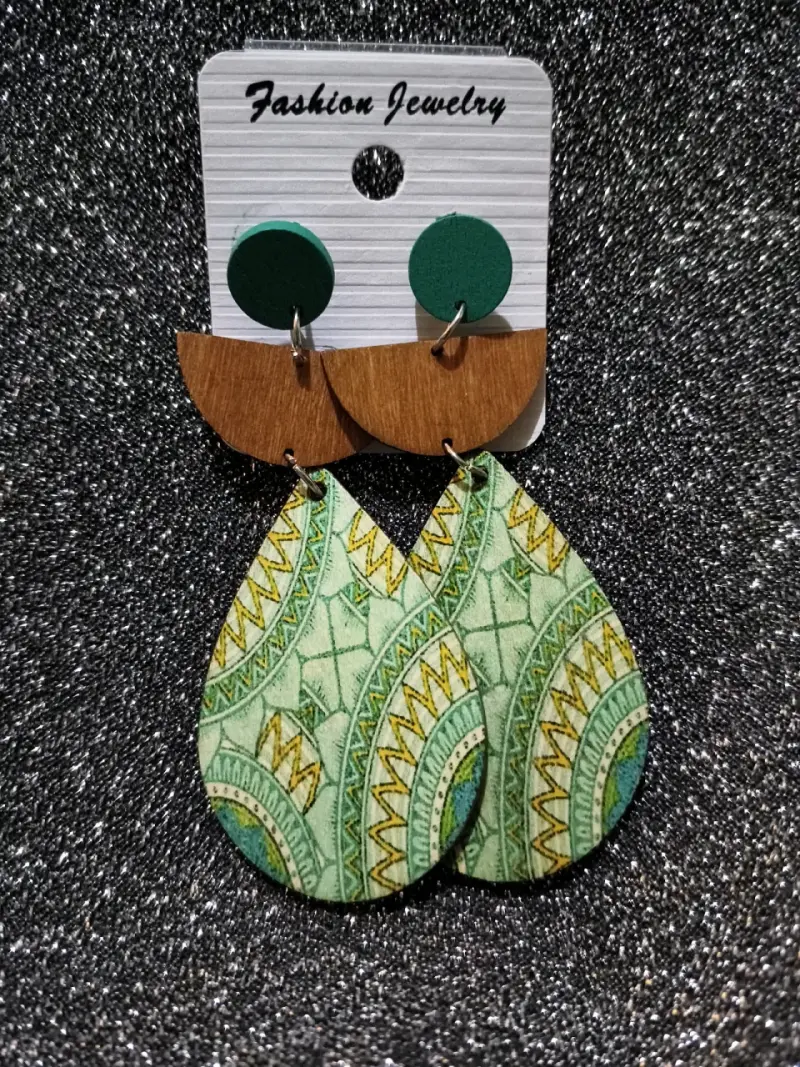 Aros colgantes de madera y tela estampada - 2