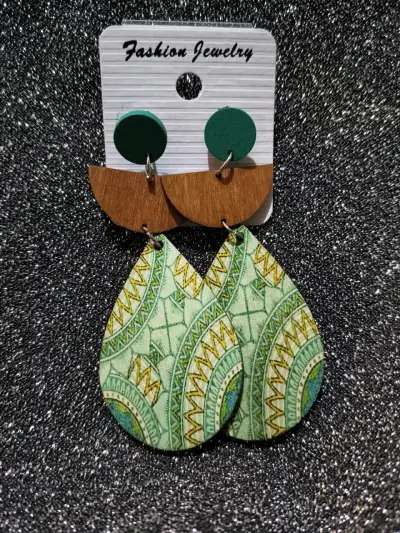 Aros colgantes de madera y tela estampada - miniatura 2
