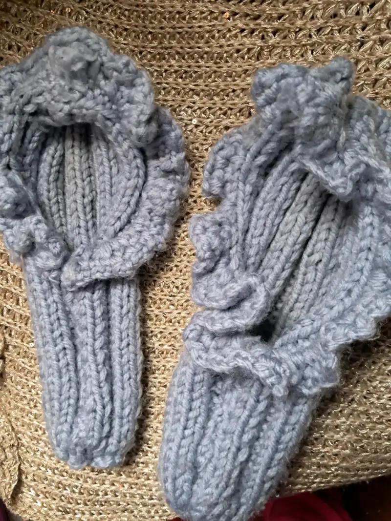 Pantuflas de lana tejidas a mano color gris - 1