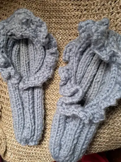 Pantuflas de lana tejidas a mano color gris - miniatura 1