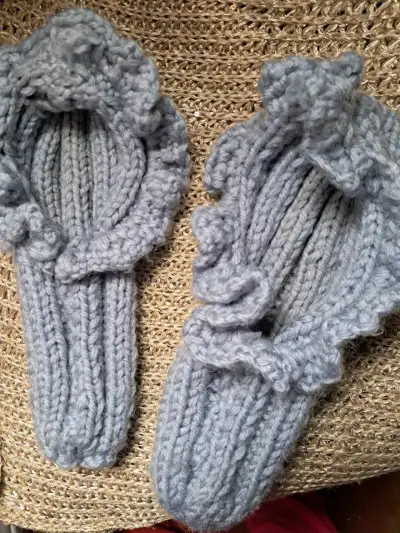 Pantuflas de lana tejidas a mano color gris - miniatura 2