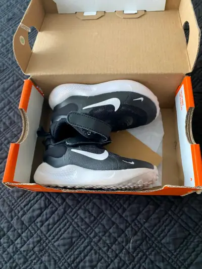 Zapatillas deportivas negras para niños Nike - miniatura 1