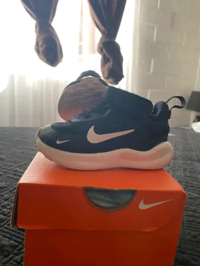 Zapatillas deportivas negras para niños Nike - miniatura 2
