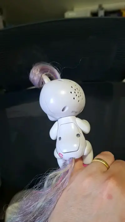 Juguete unicornio fingers interactivo con luces - miniatura 2