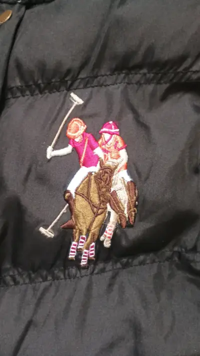 Chaleco Polo acolchado negro con logo bordado - miniatura 3