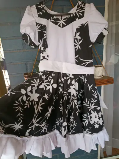 Vestido de huasa floral blanco y negro - miniatura 1