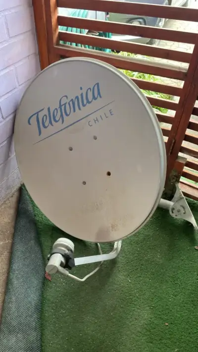 Antena parabólica Telefónica Chile usada - miniatura 1