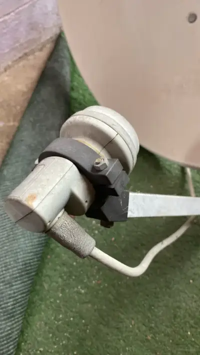 Antena parabólica Telefónica Chile usada - miniatura 2