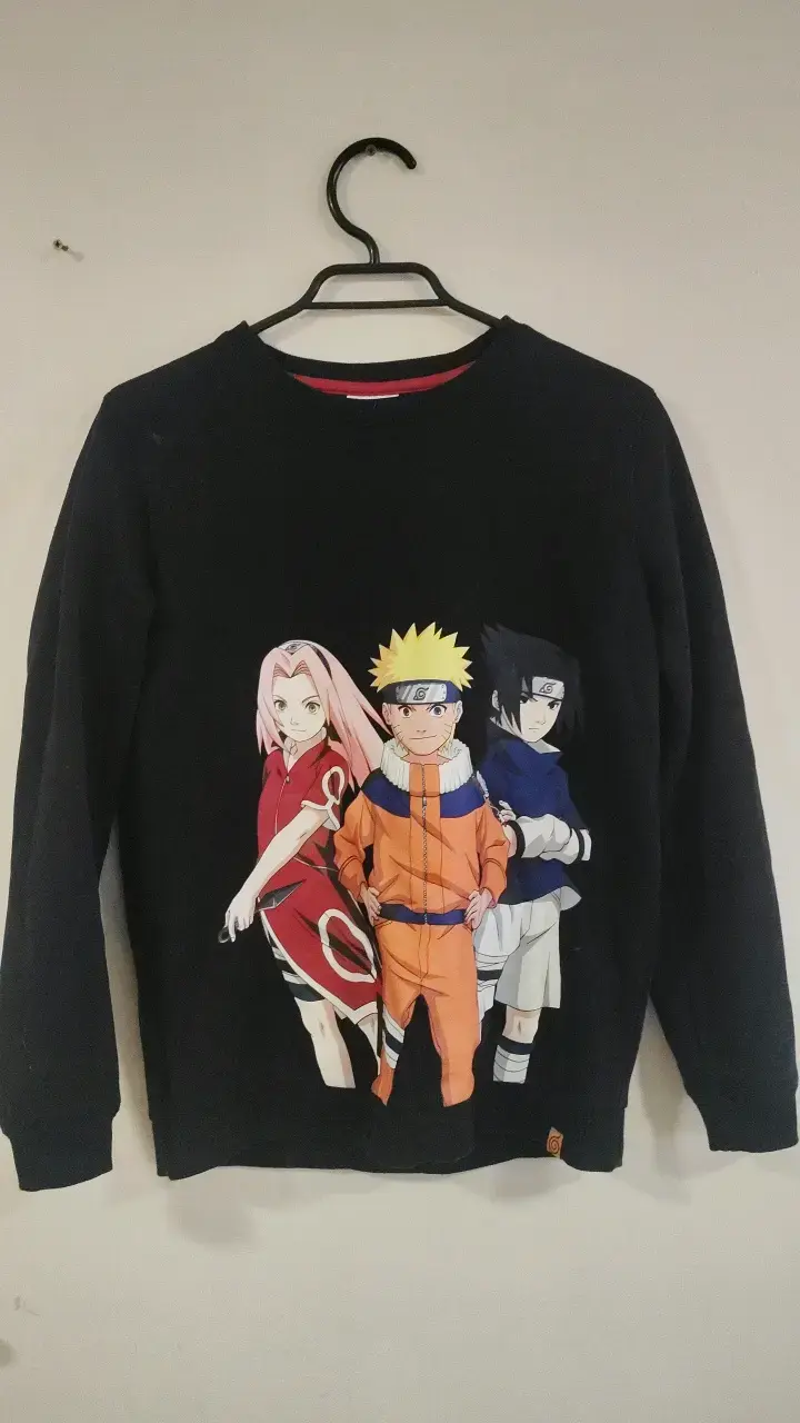 Polerón negro de Naruto con personajes - 1