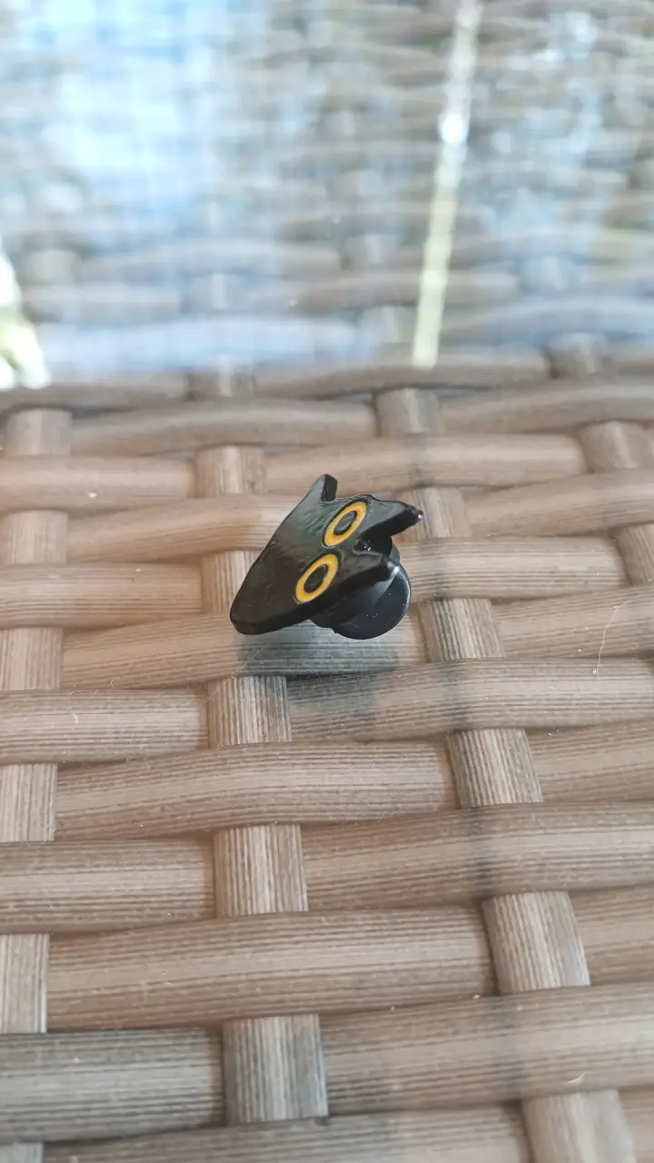 Pin de Gato negro con ojos amarillos 2cm × 2cm - 2