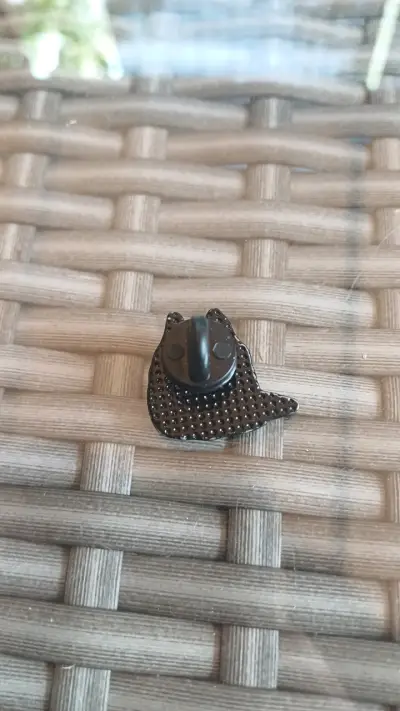 Pin de Gato negro con ojos amarillos 2cm × 2cm - miniatura 4