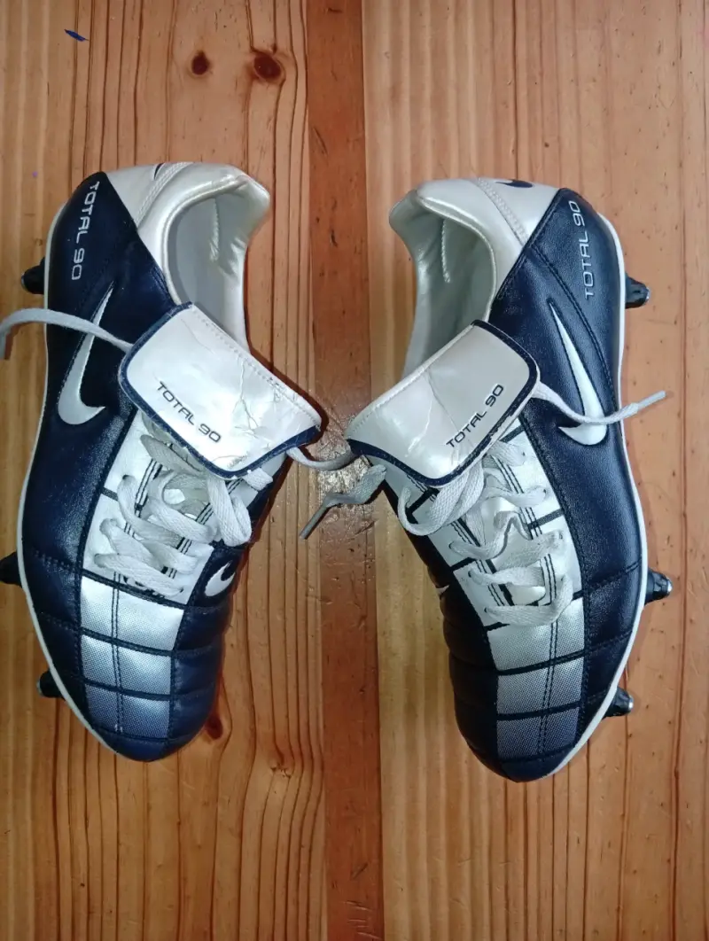 Botines de fútbol Nike Total 90 en blanco y azul - 2