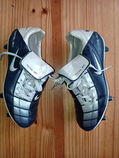 Botines de fútbol Nike Total 90 en blanco y azul - miniatura 2