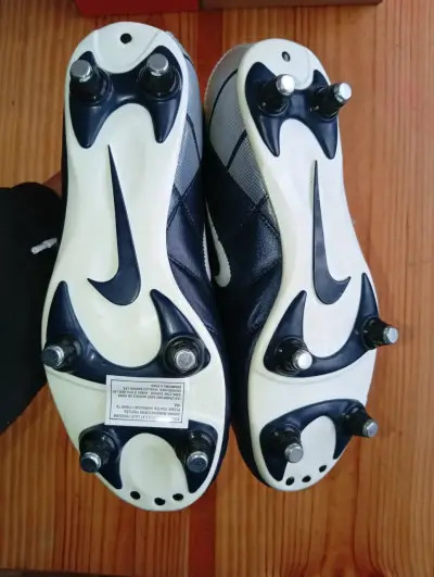 Botines de fútbol Nike Total 90 en blanco y azul - miniatura 3