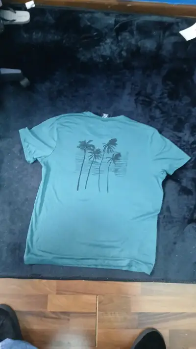 Polera verde con estampado de palmeras - miniatura 3