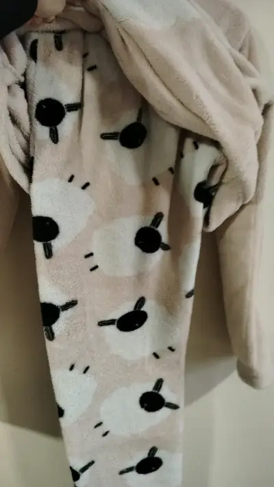 Pijama de polar con diseño de oveja para mujer - miniatura 2