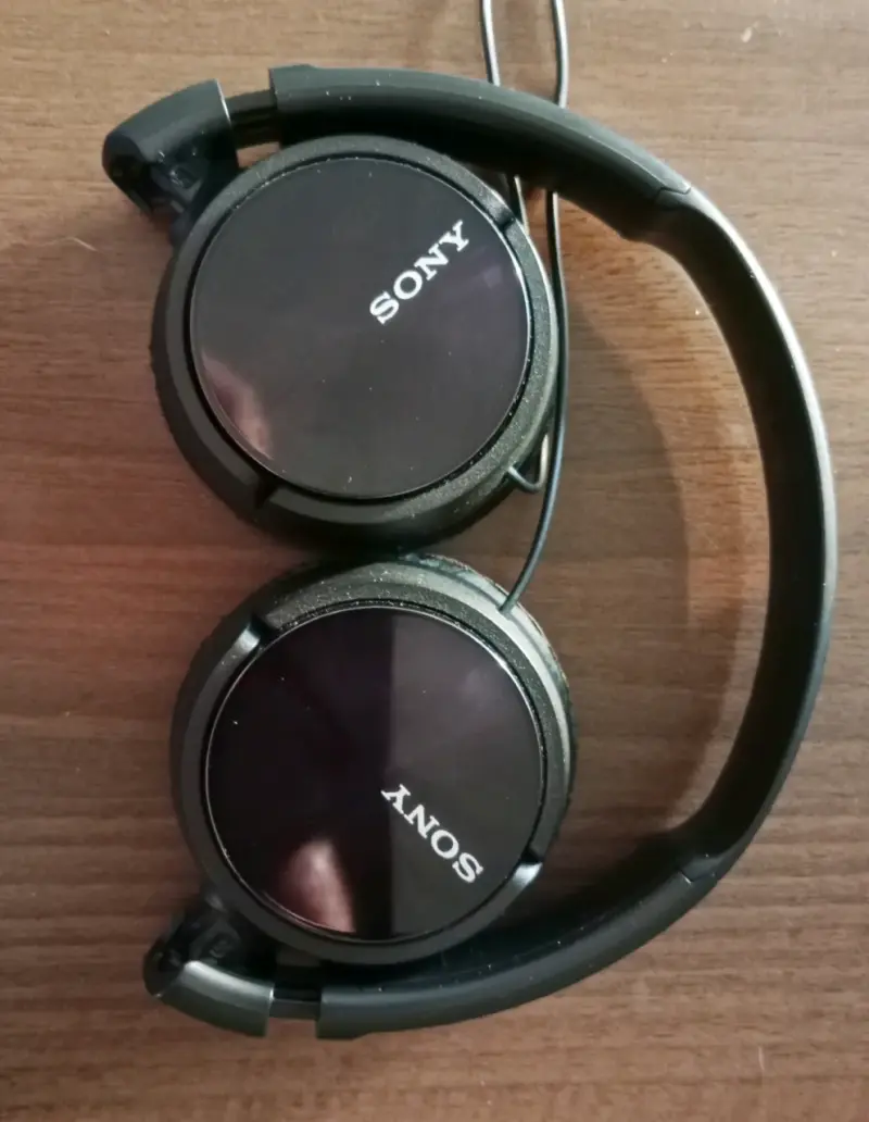 Audífonos Sony plegables negros en buen estado