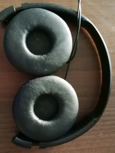 Audífonos Sony plegables negros en buen estado - miniatura 2