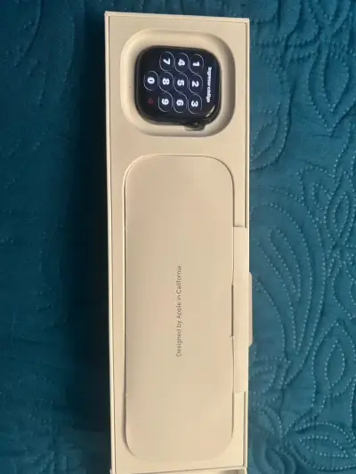 Apple Watch con correa negra y caja original - miniatura 1