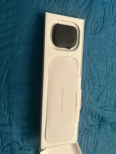 Apple Watch con correa negra y caja original - miniatura 2