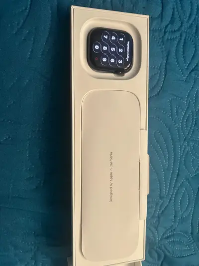 Apple Watch con correa negra y caja original - miniatura 3