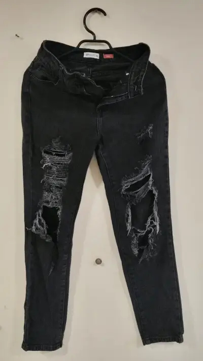 Jeans negros rasgados para mujer - miniatura 1