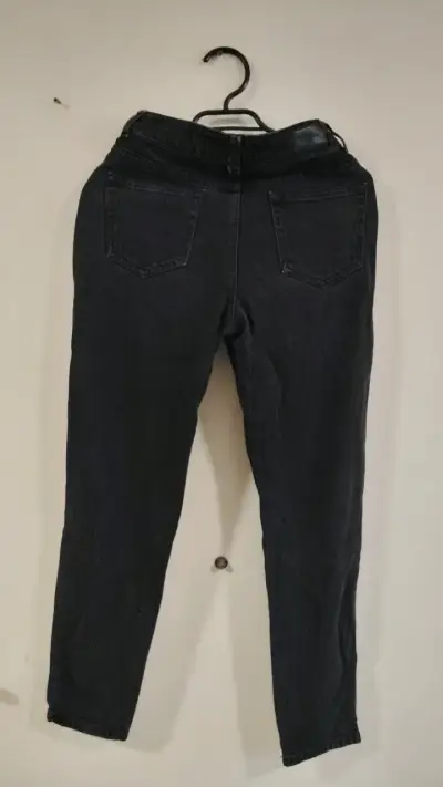 Jeans negros rasgados para mujer - miniatura 2