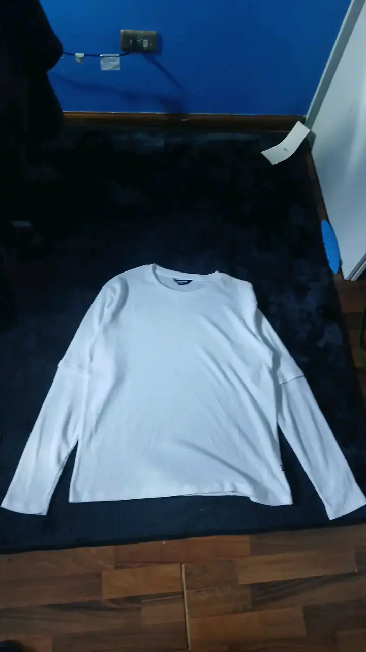 Polera blanca manga larga Clusterman