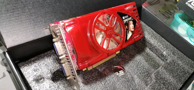 Tarjeta gráfica NVIDIA GeForce 9600 GT 512MB GDDR3 - 4