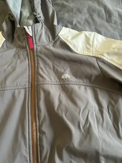 Chaqueta Ellesse impermeable gris con capucha - miniatura 3