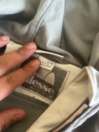 Chaqueta Ellesse impermeable gris con capucha - miniatura 4
