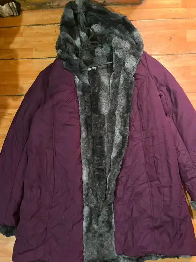 Abrigo de invierno morado con forro de piel sintética - miniatura 1