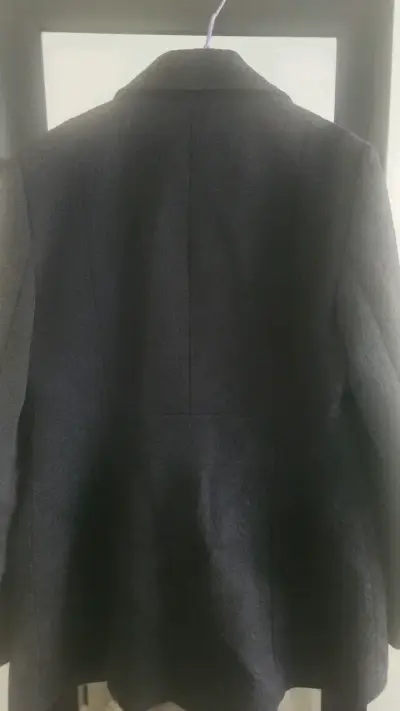 Abrigo negro con botones dorados Patt - miniatura 3