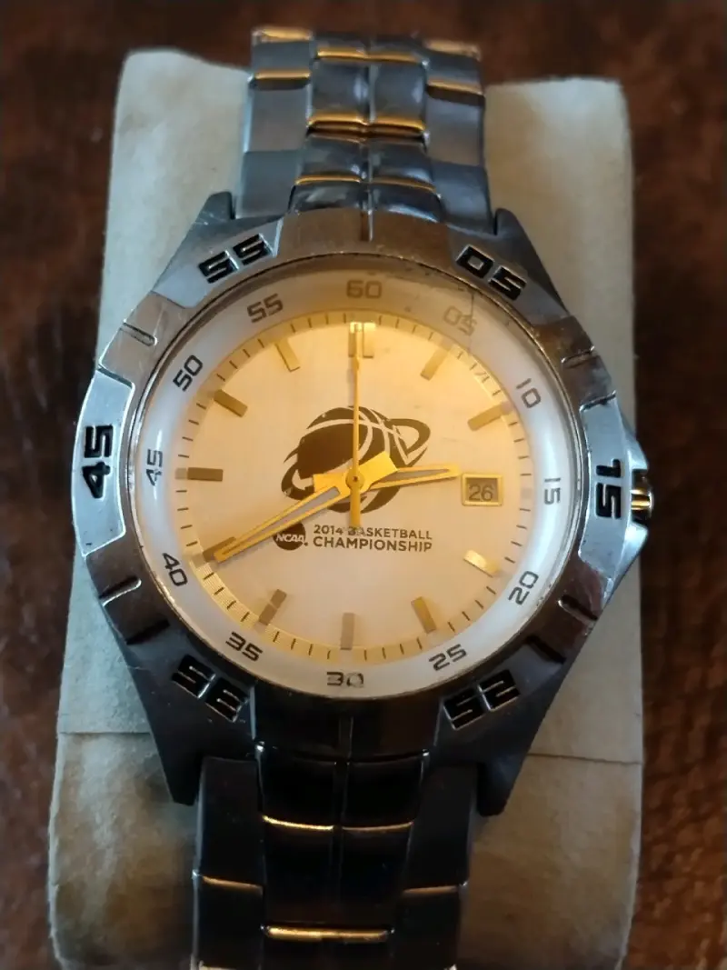 Reloj fossil metálico con diseño deportivo - 4
