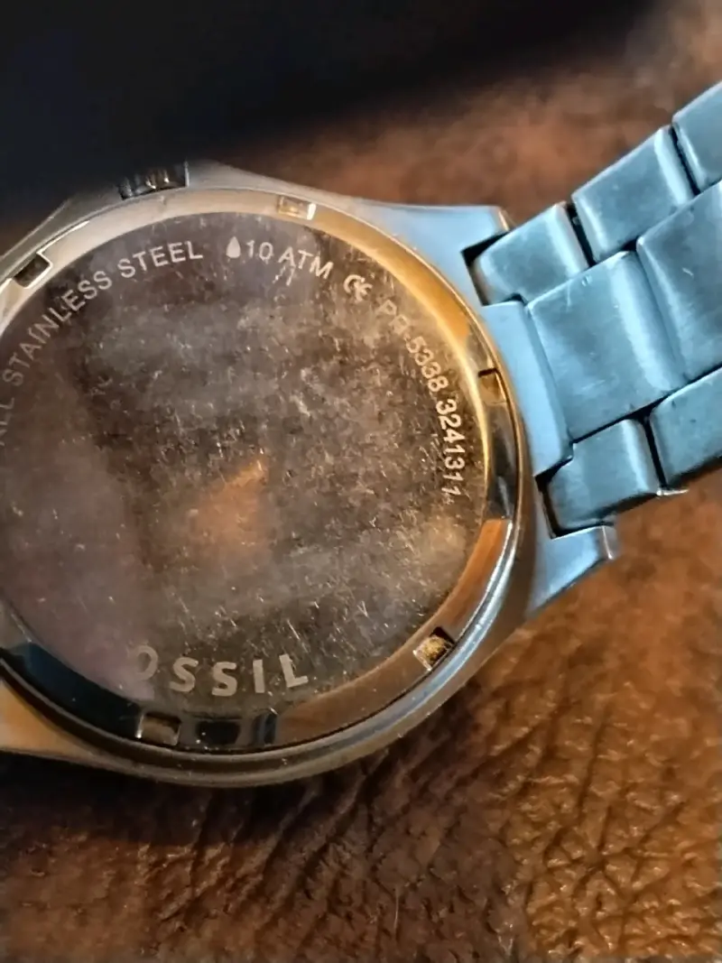 Reloj fossil metálico con diseño deportivo - 5