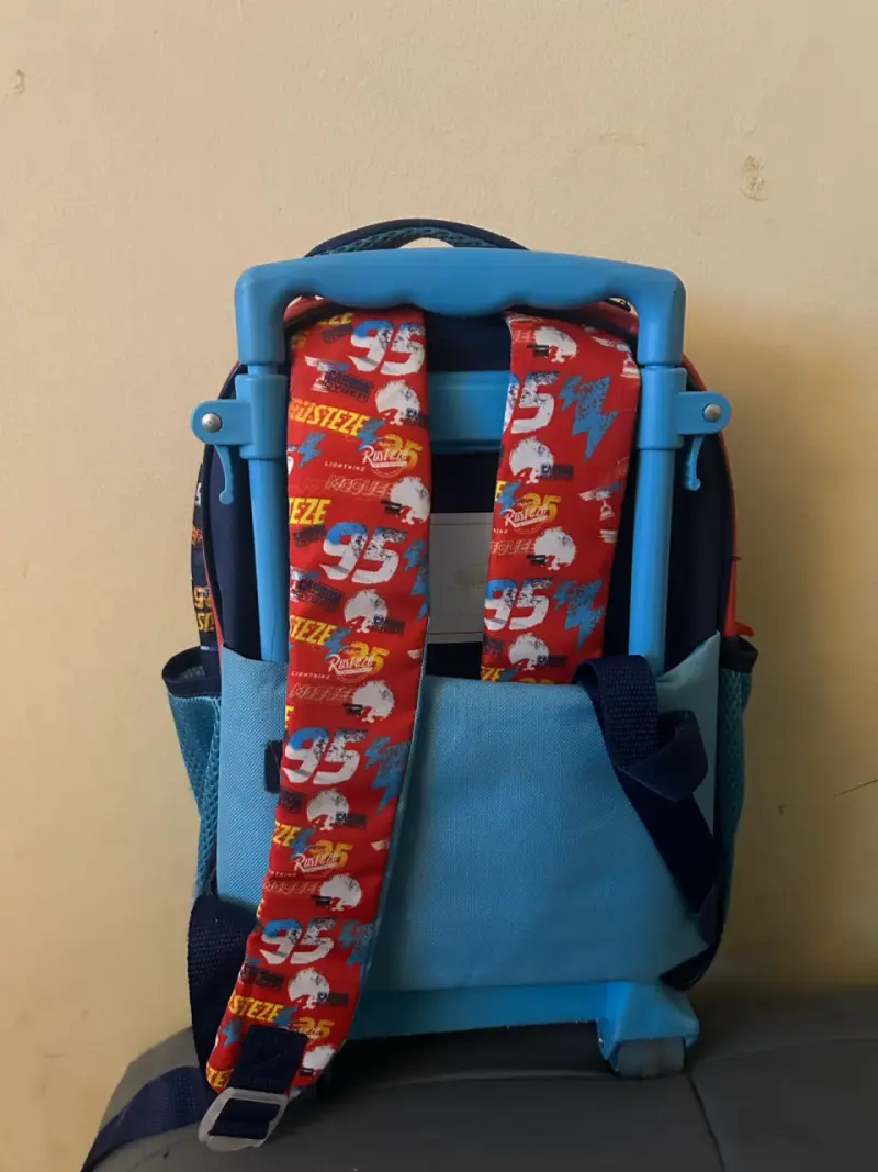 Mochila infantil Cars con ruedas Lightning McQueen - 2