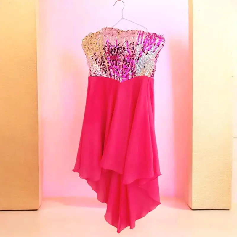 Vestido de fiesta corto con lentejuelas fucsia