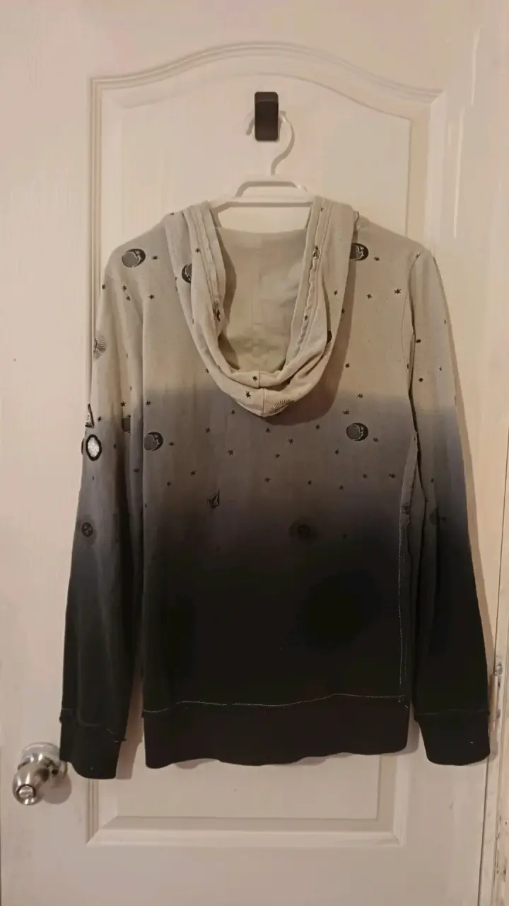 Polerón Volcom gris y negro distressed - 2