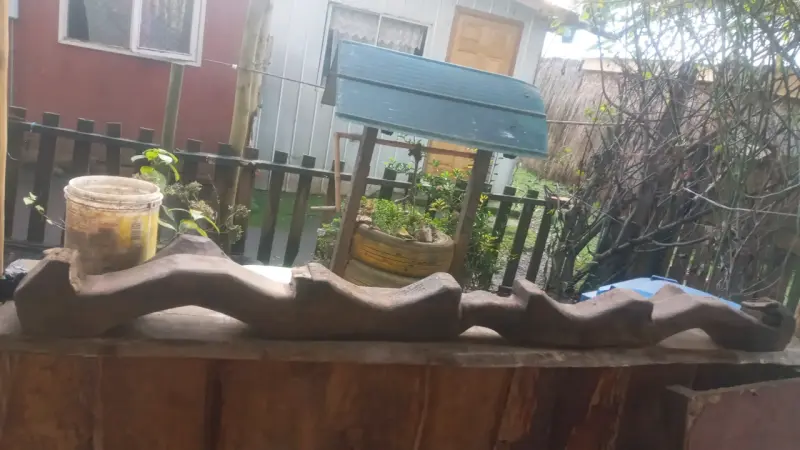 Escultura de madera tallada para decoración yugo