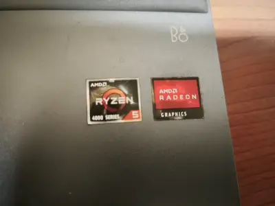 Laptop HP en buen estado - miniatura 3