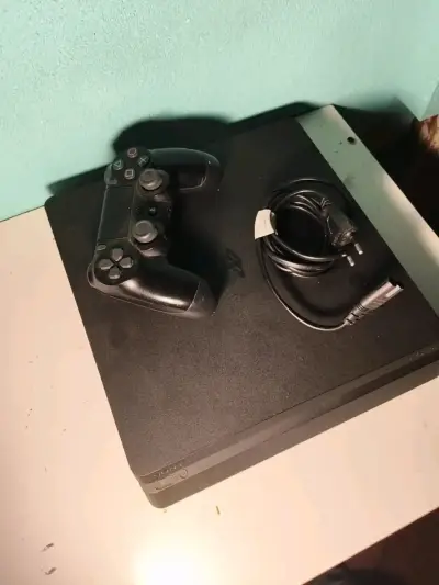 Consola PlayStation 4 con control y cable - miniatura 1