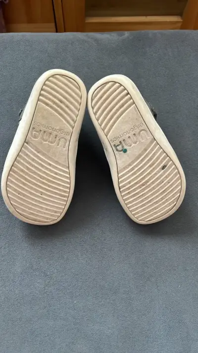 Sandalias ergonómicas UMA muy poco uso - miniatura 2
