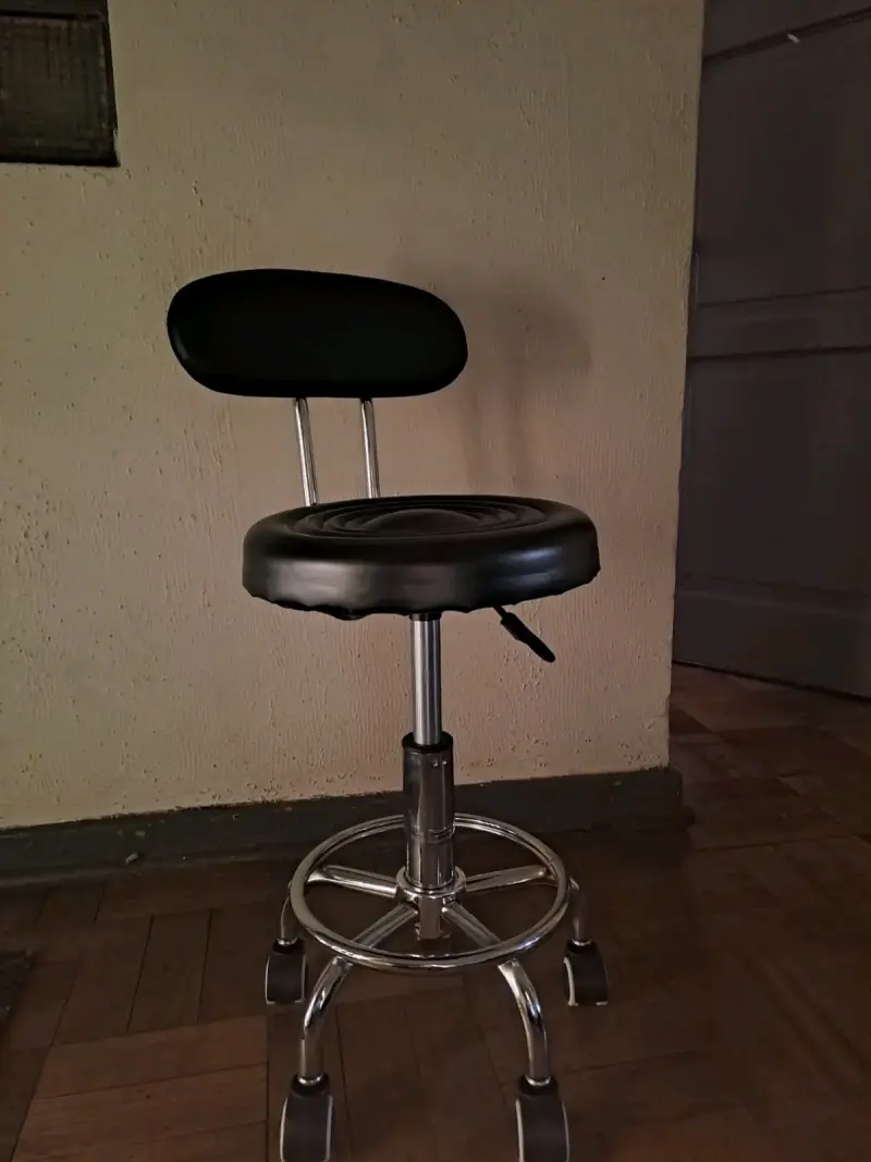 Silla giratoria de oficina con respaldo - 1