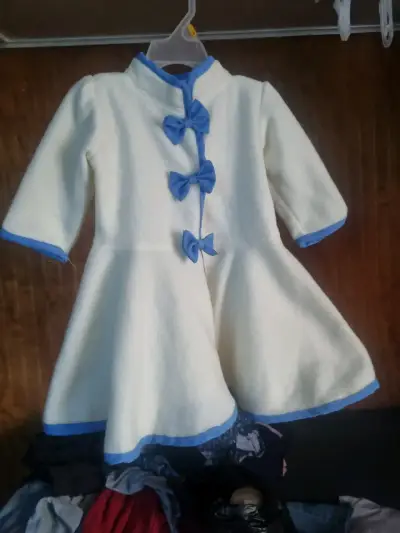 Vestido de niña elegante con flores y lazo - miniatura 2